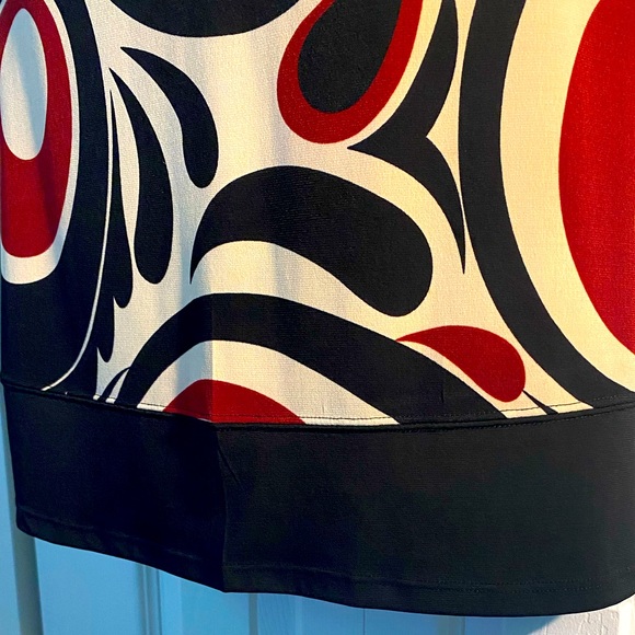 Sleek and flattering dress. Gorgeous colors. Size 8 🖤♥️🖤♥️ - Picture 4 of 10